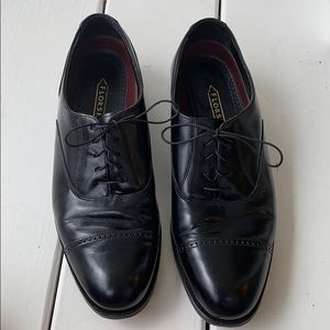 Vintage Men’s black leather dress shoes